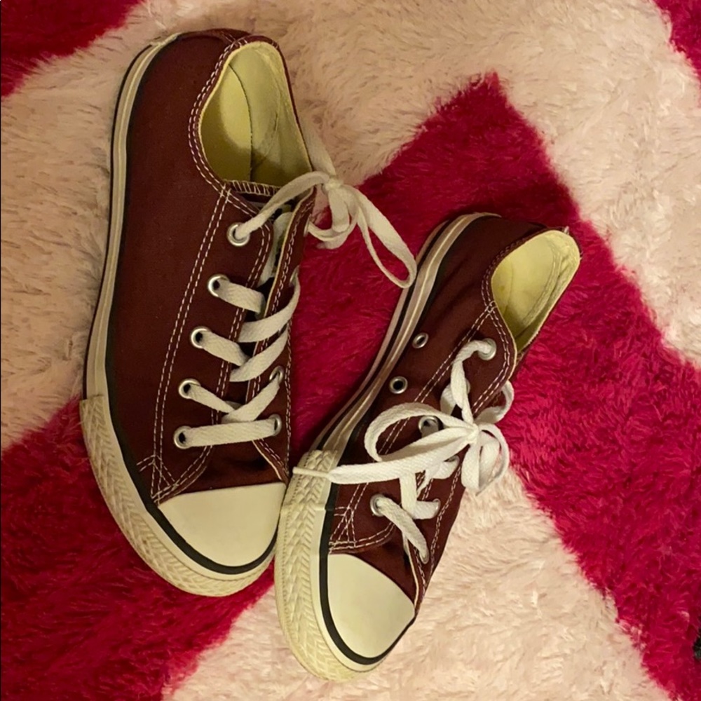 Maroon converse